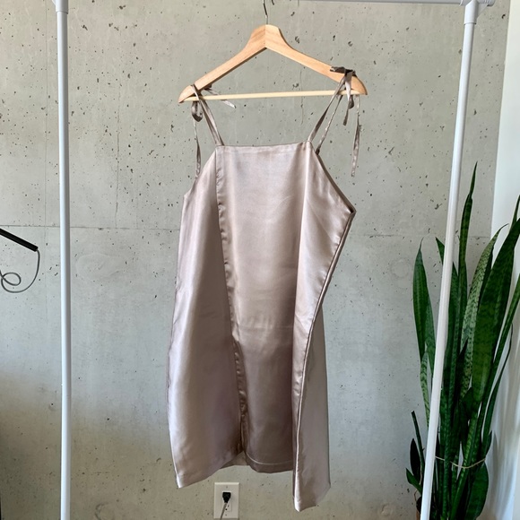 Slip on satin dress square neckline - Picture 3 of 10